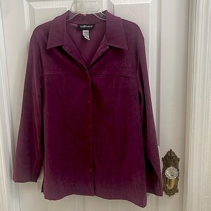 Ladies lightweight jacket. Size 16. This jacket does not have pockets..